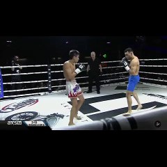 Lutador sofre com golpe desleal de adversário