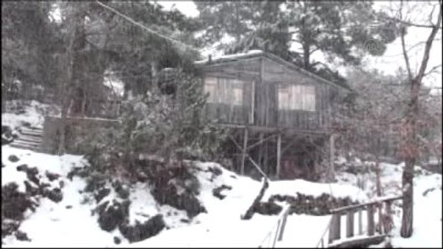 Kar Görmek İçin Yaylaya Çıkıyorlar