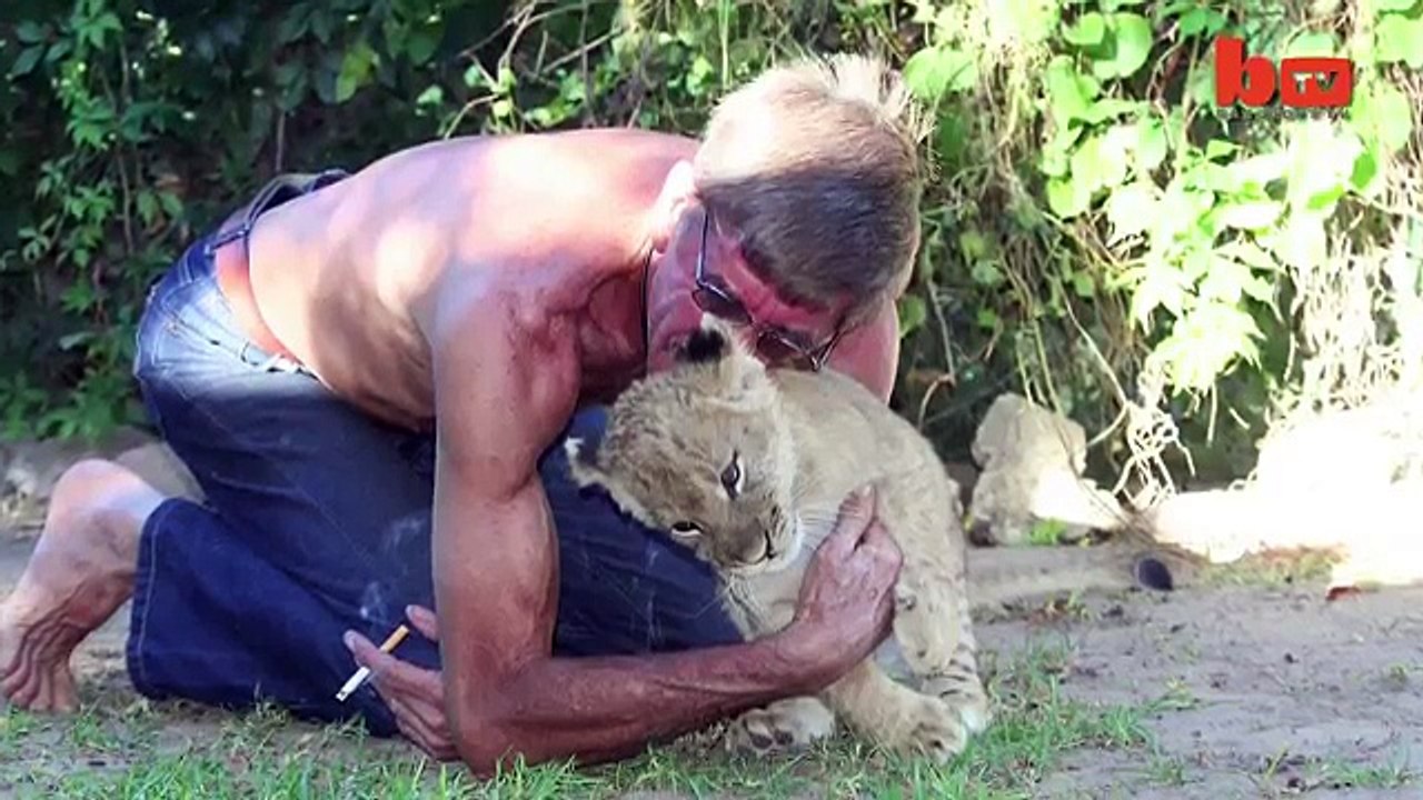 11 ans d'amitié entre un homme et un lion