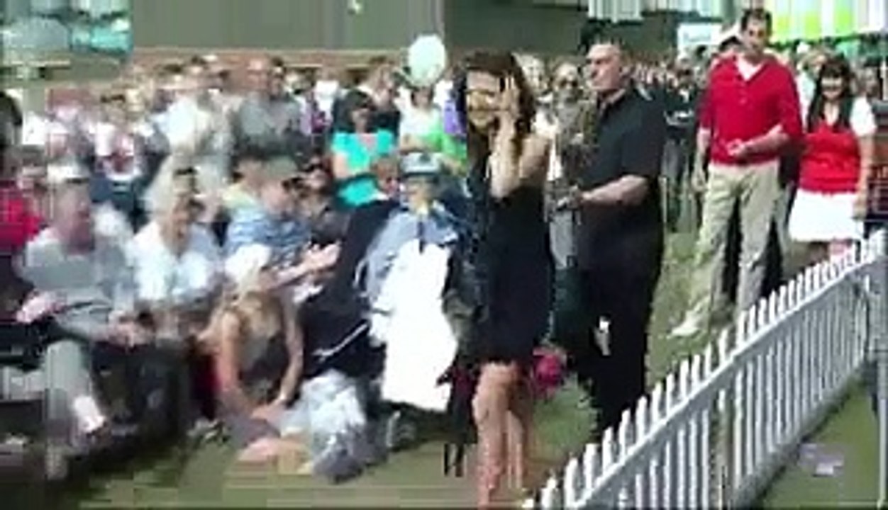 Pakistani Anchor Reham Khan dancing in UK-AAJ WITH REHAM KHAN, AAJ NEWS, AAJ TV,BBC,VIDEOBUX HD Video