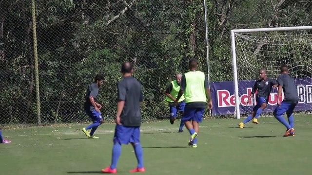 Caçula do Paulistão vê novos uniformes caírem do céu
