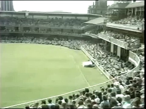 Roy Fredericks hooking Denis Lillee for 6, trotted on his Stumps