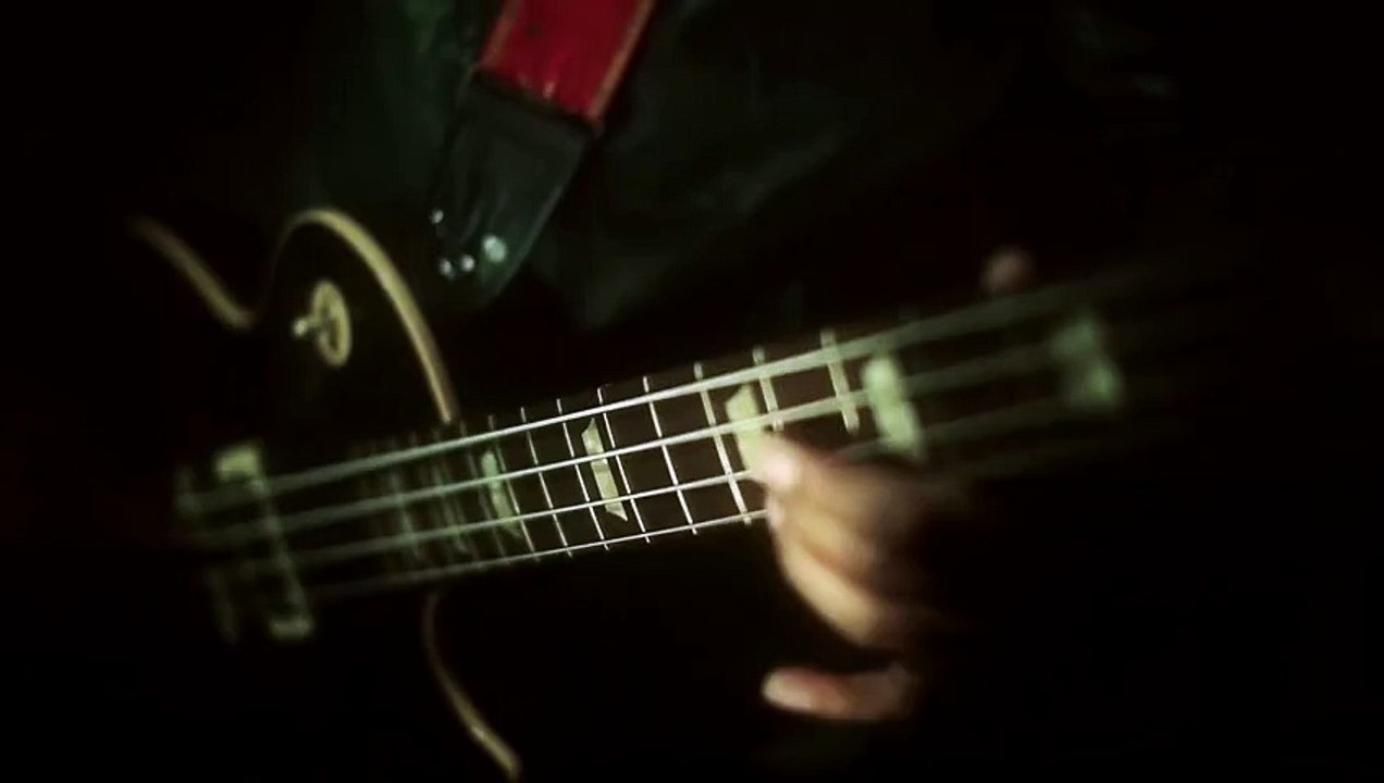 Tu Qadam Berhaiy Ja (Official Music Video) - Jal The Band (Goher Mumtaz)