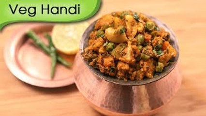 Скачать видео: Veg Handi - Easy To Make Homemade Mixed Vegetables Recipe By Ruchi Bharani