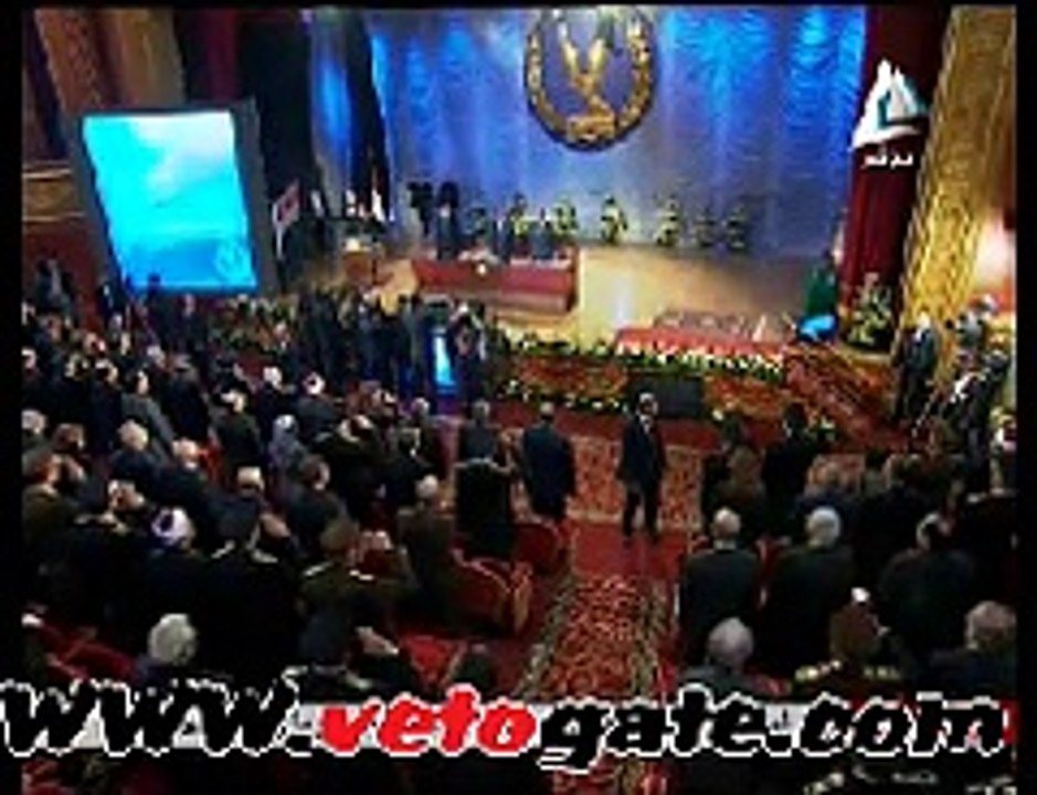 السيسى يصافح أبناء الشهداء ويغادر حفل "عيد الشرطة"
