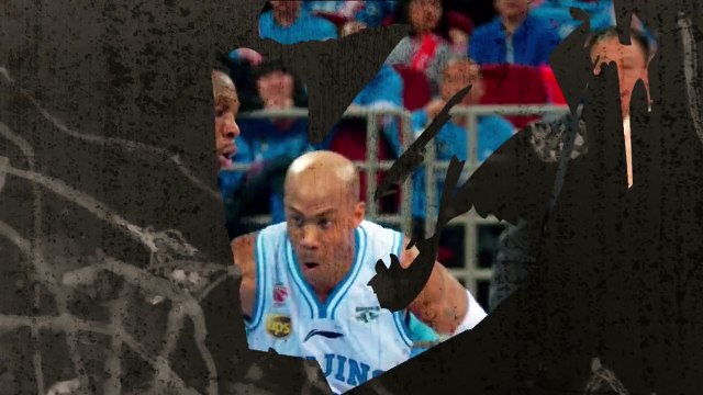 Fail - Il se ridiculise en voulant dunker sur 5 enfants