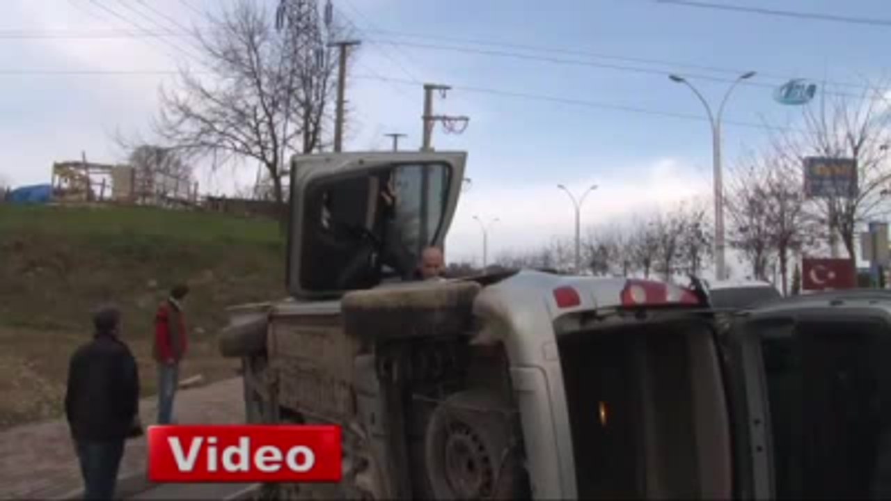 Takla Atan Araçta Çaresiz Bekleyiş