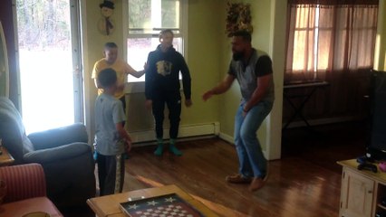 Dad VS sons : funny dance battle!!