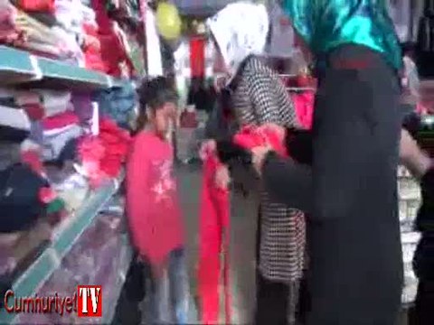 Ücretsiz giyim mağazası açıldı, izdiham çıktı