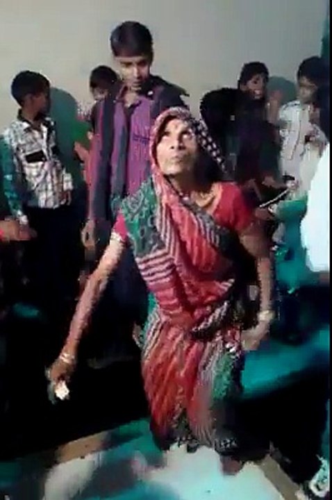 Enjoy ki liye age nai envirement chahye - www.100motion.com