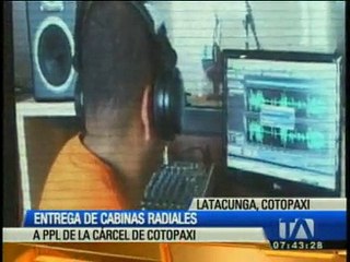 Ministerio de Justicia entrega cabinas radiales en el Centro de Rehabilitación Social de Cotopaxi.