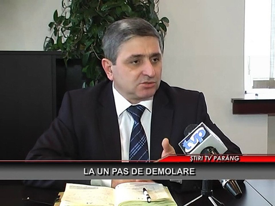 La un pas de demolare