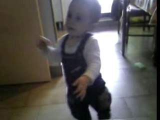 JE FAIS PLUSIEURS PAS MAINTENANT 040307