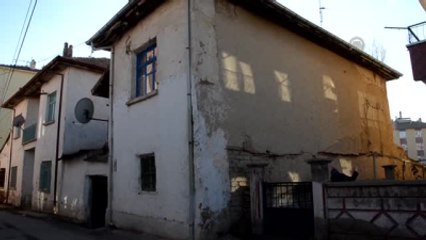 Balkonda Sıkışan Engelliyi İtfaiye Kurtardı