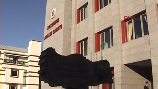 Erzurumlu Avukattan Charlie Hebdo ve Cumhuriyet Gazetesi'ne Suç Duyurusu