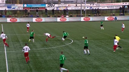 L'arbitre Wim Bronsvoort casse le nez de Mitchell Van Gastel