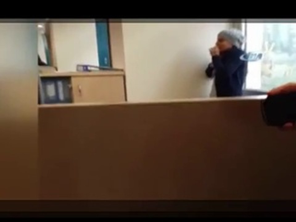 Bunalıma giren Kadın öğretmen Bıçakla Harakiri yaptı