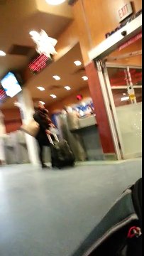 Une voyageuse rate son ferry ... Elle pète les plombs !