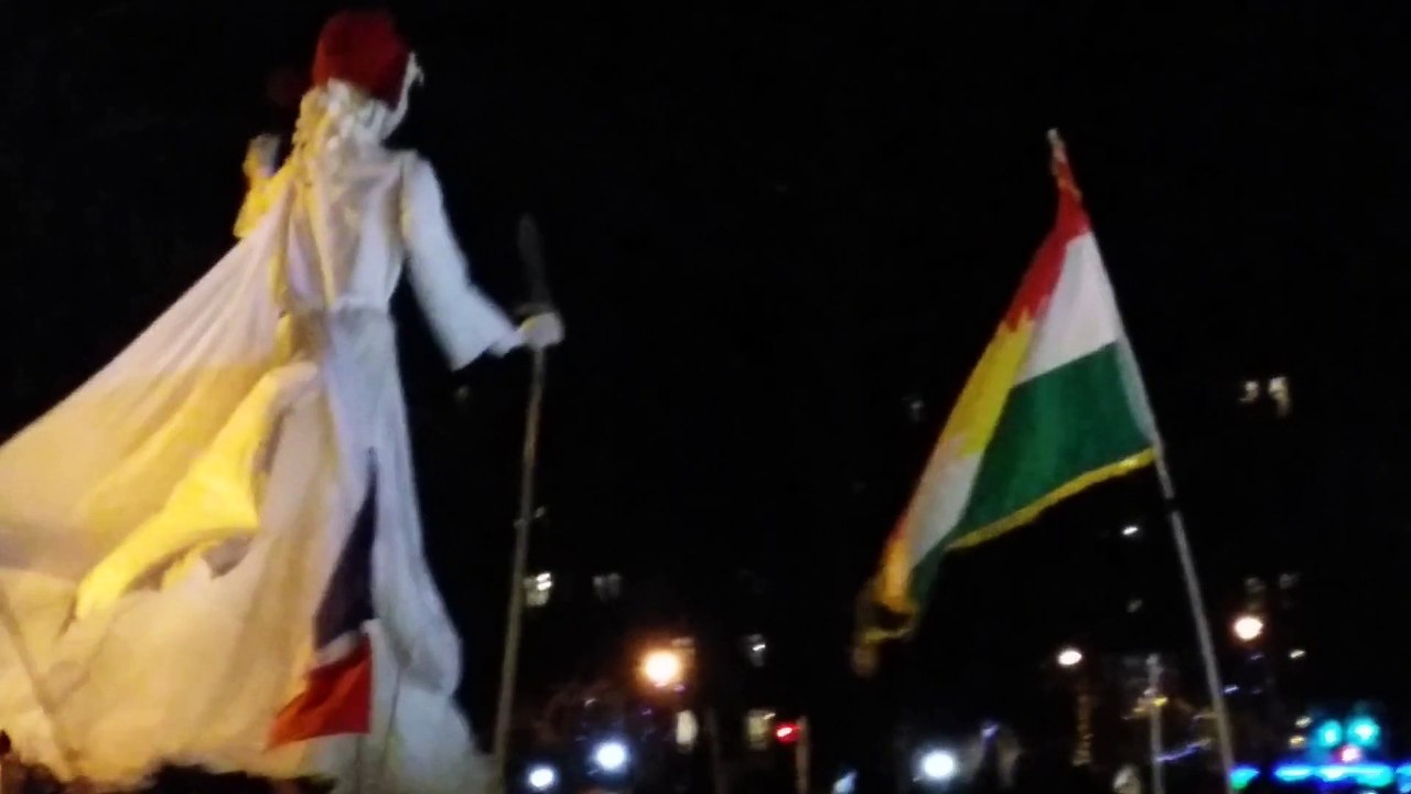 Marche du 11 janvier - Marionnette de la République (Nuit)