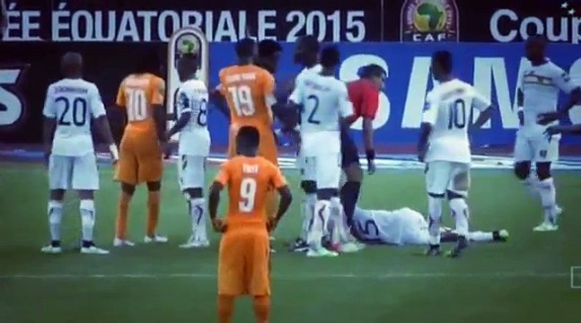 Gervinho Red Card after hit Keita in face Ivory Coast vs Guinea 2015
