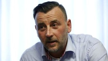 Hitler Bıyığı, Aşırı Sağcı Pegida Liderini İstifa Ettirdi