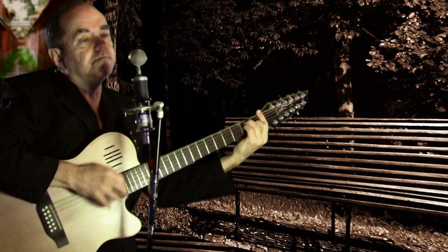 Winston K sings Shoplifters Of The World (Unite And Take Over) by The Smiths