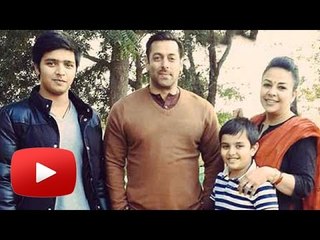Salman Khan Goes Crazy With Fans On Bajrangi Bhaijan’s Sets