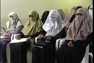 Dr.Farhat Hashmi.  Khush dilli say miliay