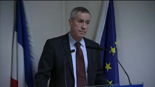 Attentats de Paris: quatre hommes mis en examen et écroués (procureur de Paris)