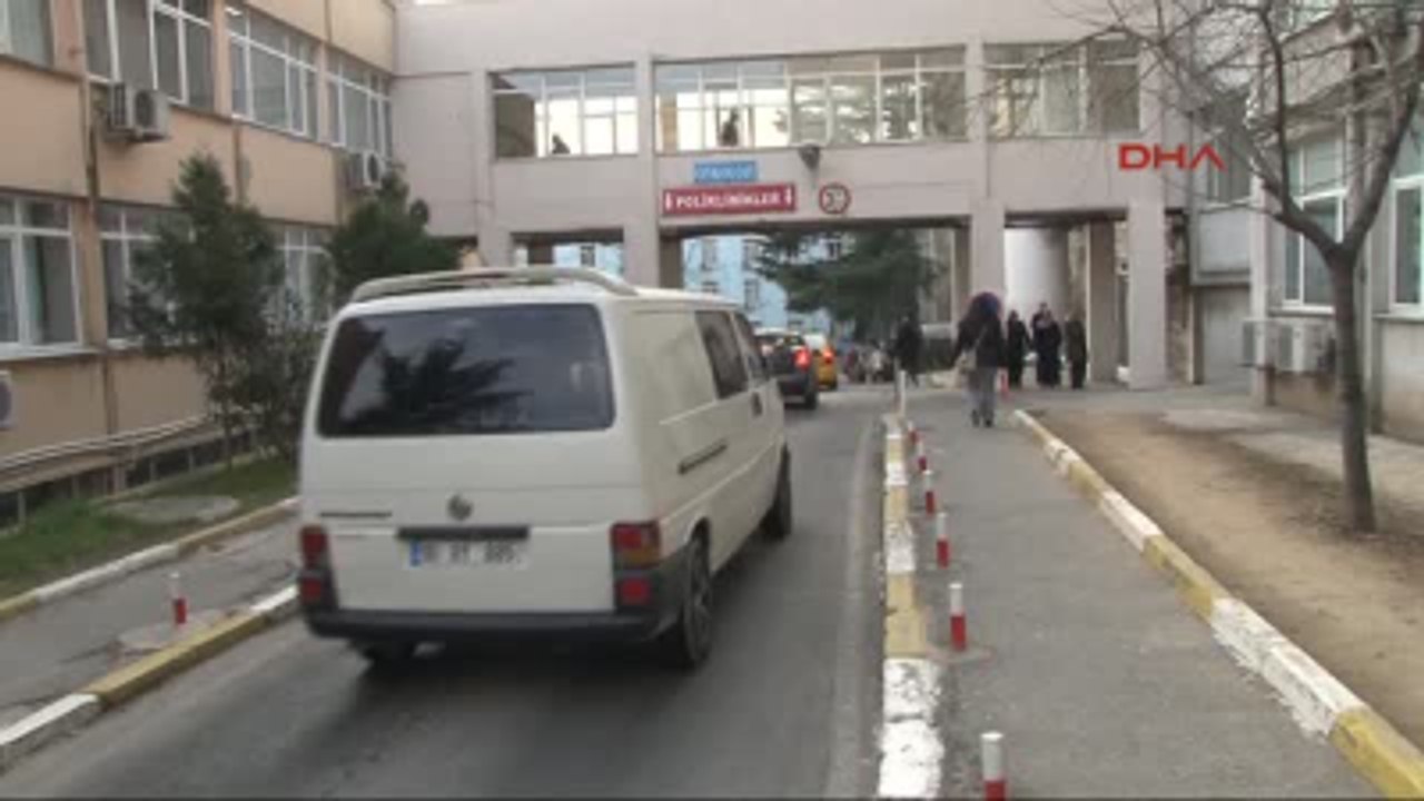 Kapatılan Poliklinik Binası Önünde Gerginlik