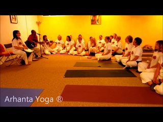 Satsang matinal chanting Arhanta Yoga Ashrams