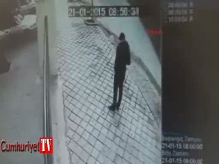 Dehşet anı: 3 takla atıp kaldırımdaki öğrenciye çarptı