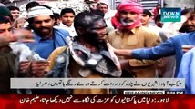 Thief Badly Beaten by Citizen in Jacobabad, Is this the Right Way  ??