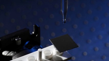 Utiliser un laser pour créer un métal hydrofobe