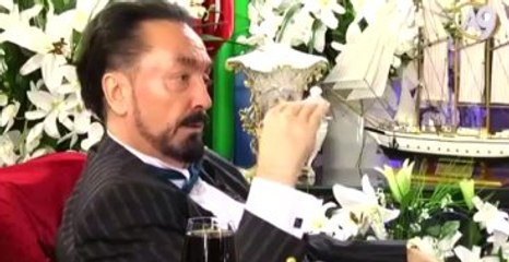 Adnan Oktar, "Katil Her Yerde Katildir" Diyen Demba Ba'yı Alkışlattı