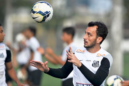 Bruno Henrique aprova chegada de Edu Dracena no Timão