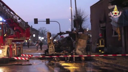 Pogliano Milanese (MI) – In fiamme un autofurgone, intervenuti i vigili del fuoco (21.01.15)