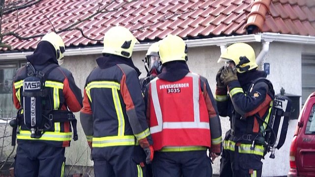 Beelden: Brand in woning Woldendorp - RTV Noord