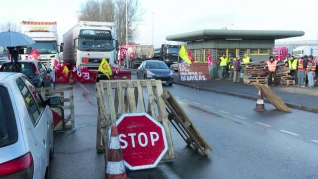 Grève: les routiers maintiennent la pression sur les organisations patronales