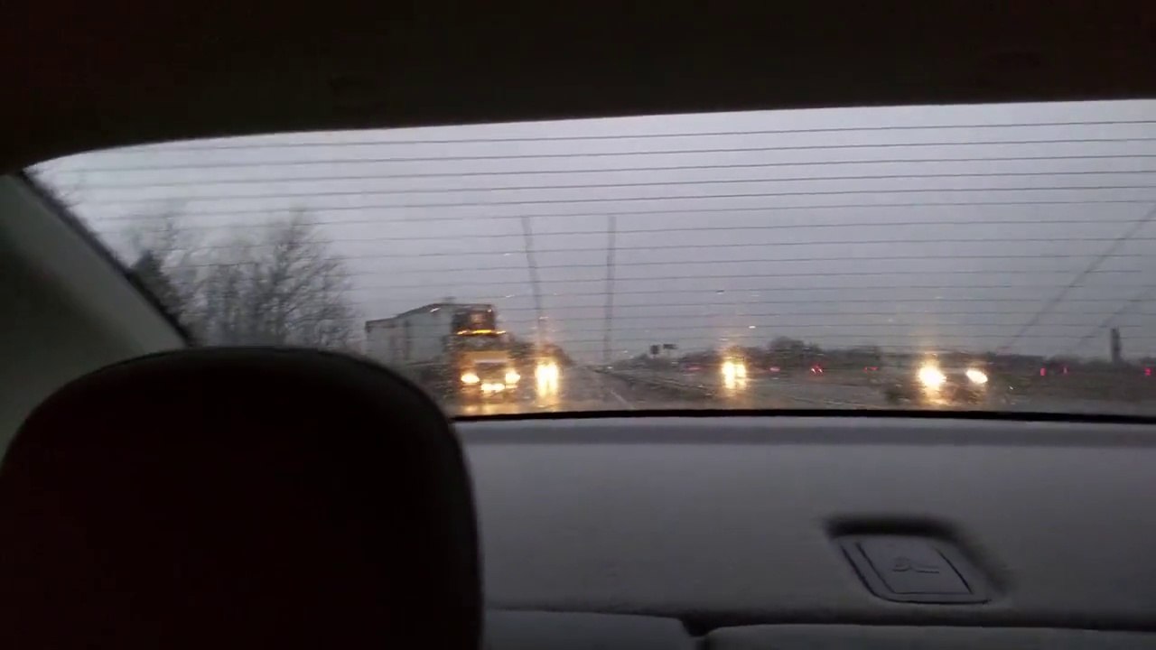 Un automobiliste filme un camion qui manque de lui foncer dedans