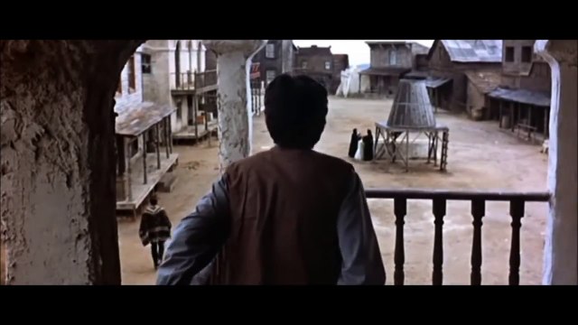 « Prépare trois cercueils » Clint Eastwood dans Pour une poignée de dollars - 1964