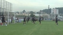 Artilheiro! Guerrero mostra boa pontaria e faz belo gol em treino do Corinthians