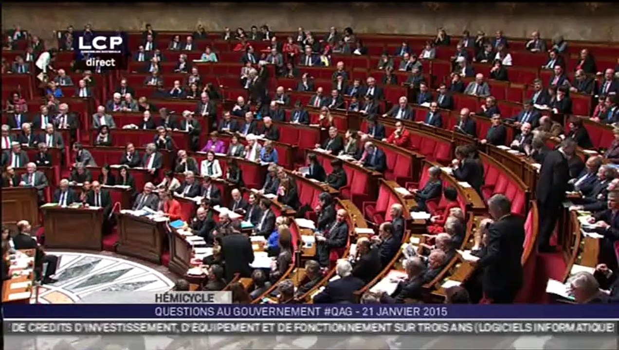 "Apartheid" en France : Laurent Wauquiez choqué par les propos de Valls (LCP)