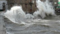 Temporal en Asturias: Enormes olas golpean Luanco - Lluanco