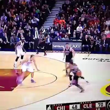 Pau Gasol, Lebron Jamesi pazara gönderiyor.