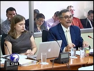 Diputados discutirán este martes voto de censura contra René Castro