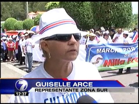 Vecinos de la zona sur marchan hacia el Congreso en defensa de sus tierras