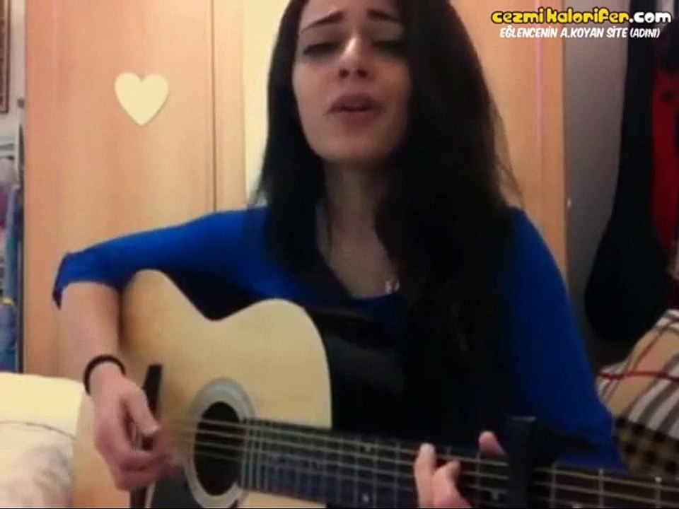 Nayino Şarkısını Pek Güzel Söyleyen Hanım Kızımız