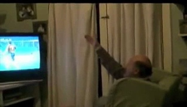 Un homme s'énerve en musique