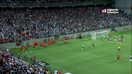 Leonardo Silva faz o terceiro do Galo